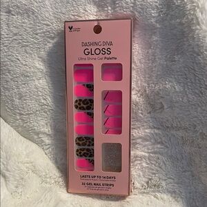 Dashing Diva Gloss Ultra Shine Gel Palette - Pink and Leopard Press-On Nails